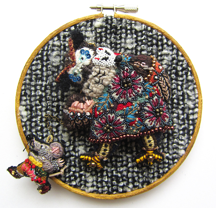 「このつきとっこうのブローチ・バッグチャーム」