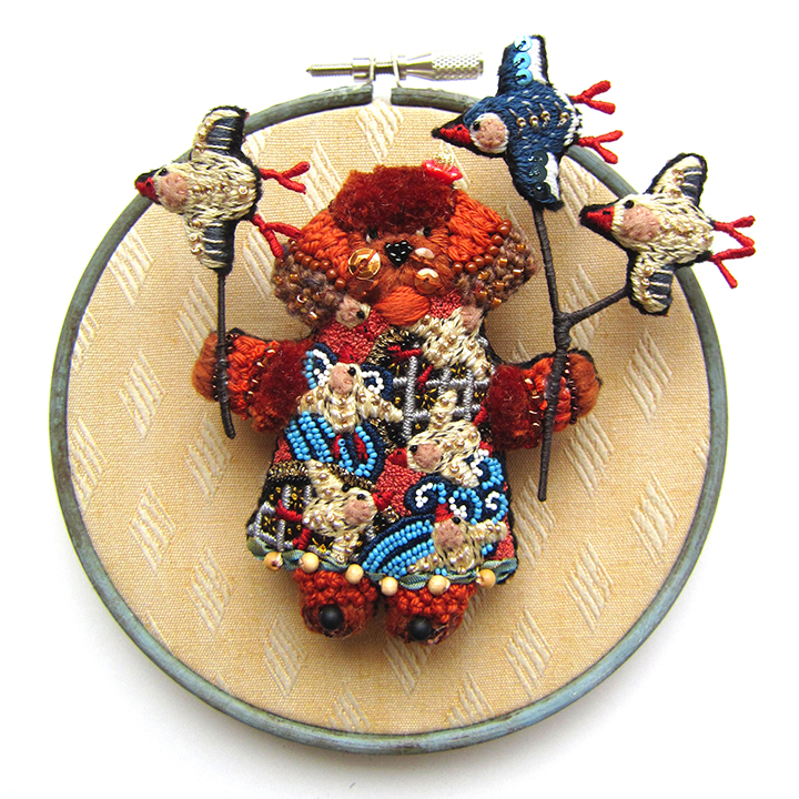 「千鳥文様のブローチ・バッグチャーム(トイ・プードル)」