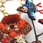 「千鳥文様のブローチ・バッグチャーム(トイ・プードル)」